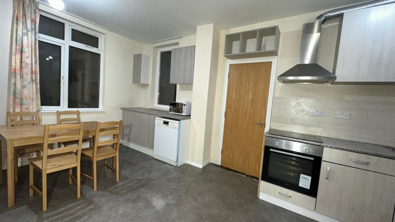 North London A Spacious 7 Bedroom House Accommodating Up To 18 People Complete With Own Gym And Table Tennis Exteriér fotografie