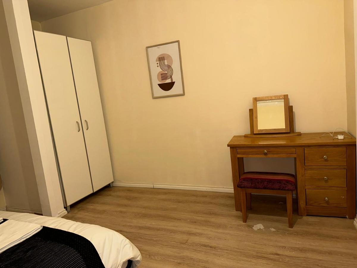 North London A Spacious 7 Bedroom House Accommodating Up To 18 People Complete With Own Gym And Table Tennis Exteriér fotografie