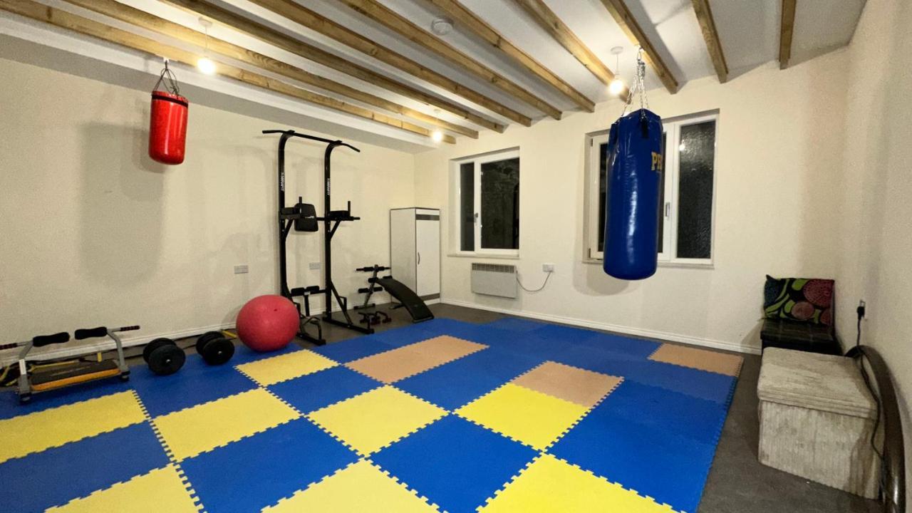 North London A Spacious 7 Bedroom House Accommodating Up To 18 People Complete With Own Gym And Table Tennis Exteriér fotografie