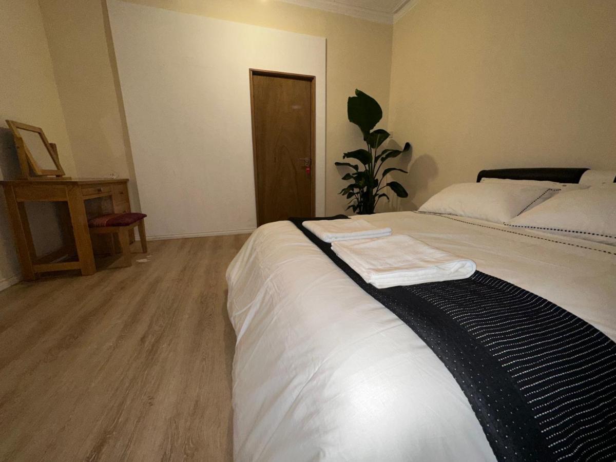 North London A Spacious 7 Bedroom House Accommodating Up To 18 People Complete With Own Gym And Table Tennis Exteriér fotografie