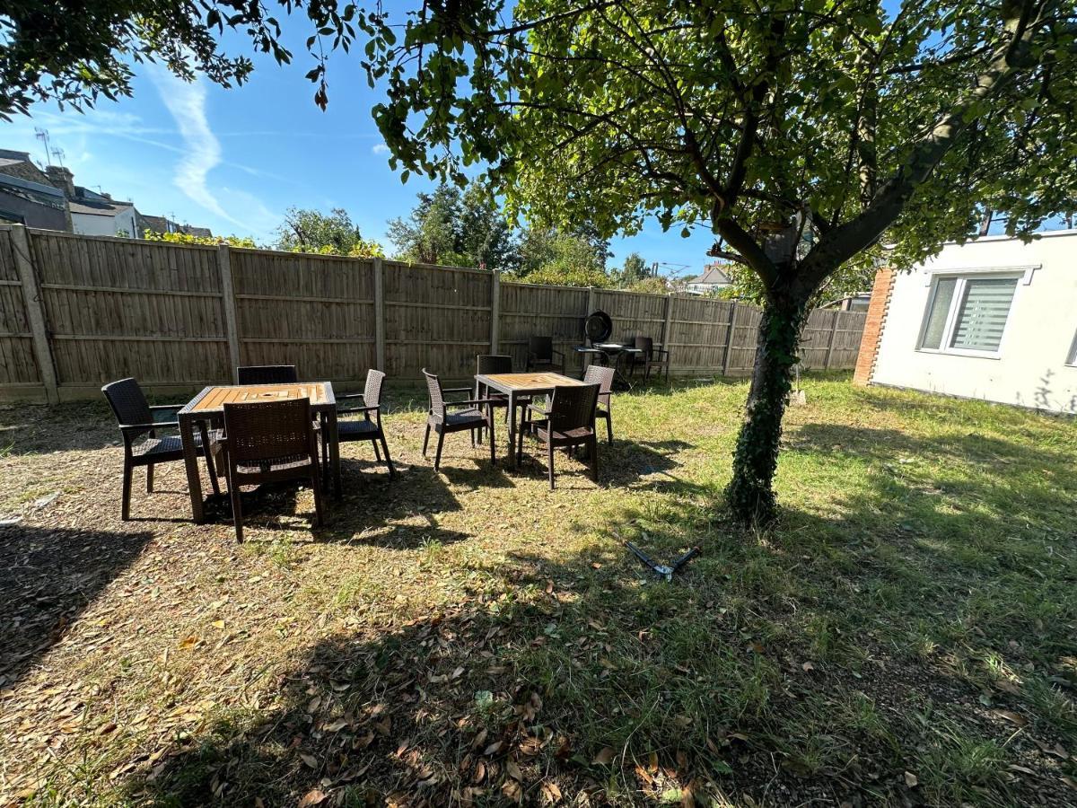 North London A Spacious 7 Bedroom House Accommodating Up To 18 People Complete With Own Gym And Table Tennis Exteriér fotografie
