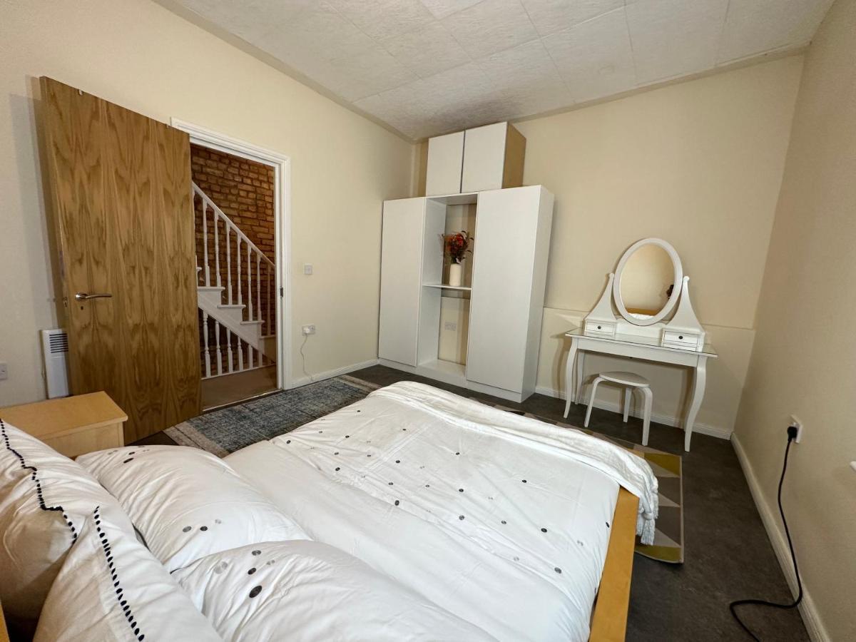 North London A Spacious 7 Bedroom House Accommodating Up To 18 People Complete With Own Gym And Table Tennis Exteriér fotografie
