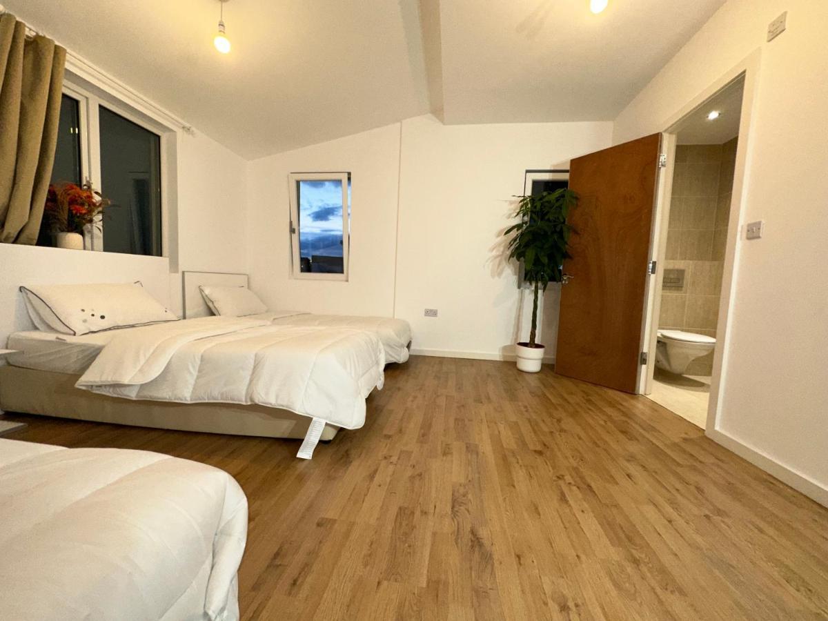 North London A Spacious 7 Bedroom House Accommodating Up To 18 People Complete With Own Gym And Table Tennis Exteriér fotografie