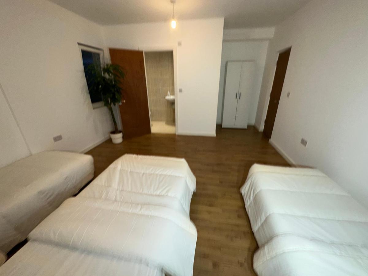 North London A Spacious 7 Bedroom House Accommodating Up To 18 People Complete With Own Gym And Table Tennis Exteriér fotografie