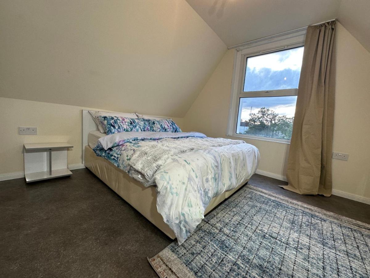 North London A Spacious 7 Bedroom House Accommodating Up To 18 People Complete With Own Gym And Table Tennis Exteriér fotografie