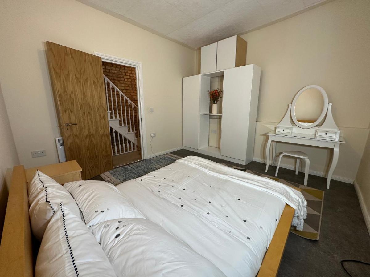 North London A Spacious 7 Bedroom House Accommodating Up To 18 People Complete With Own Gym And Table Tennis Exteriér fotografie
