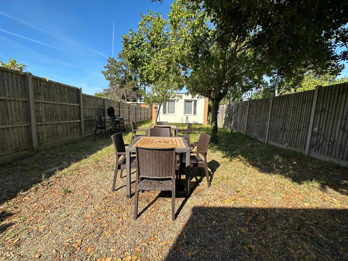 North London A Spacious 7 Bedroom House Accommodating Up To 18 People Complete With Own Gym And Table Tennis Exteriér fotografie