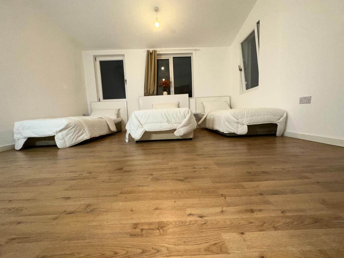 North London A Spacious 7 Bedroom House Accommodating Up To 18 People Complete With Own Gym And Table Tennis Exteriér fotografie