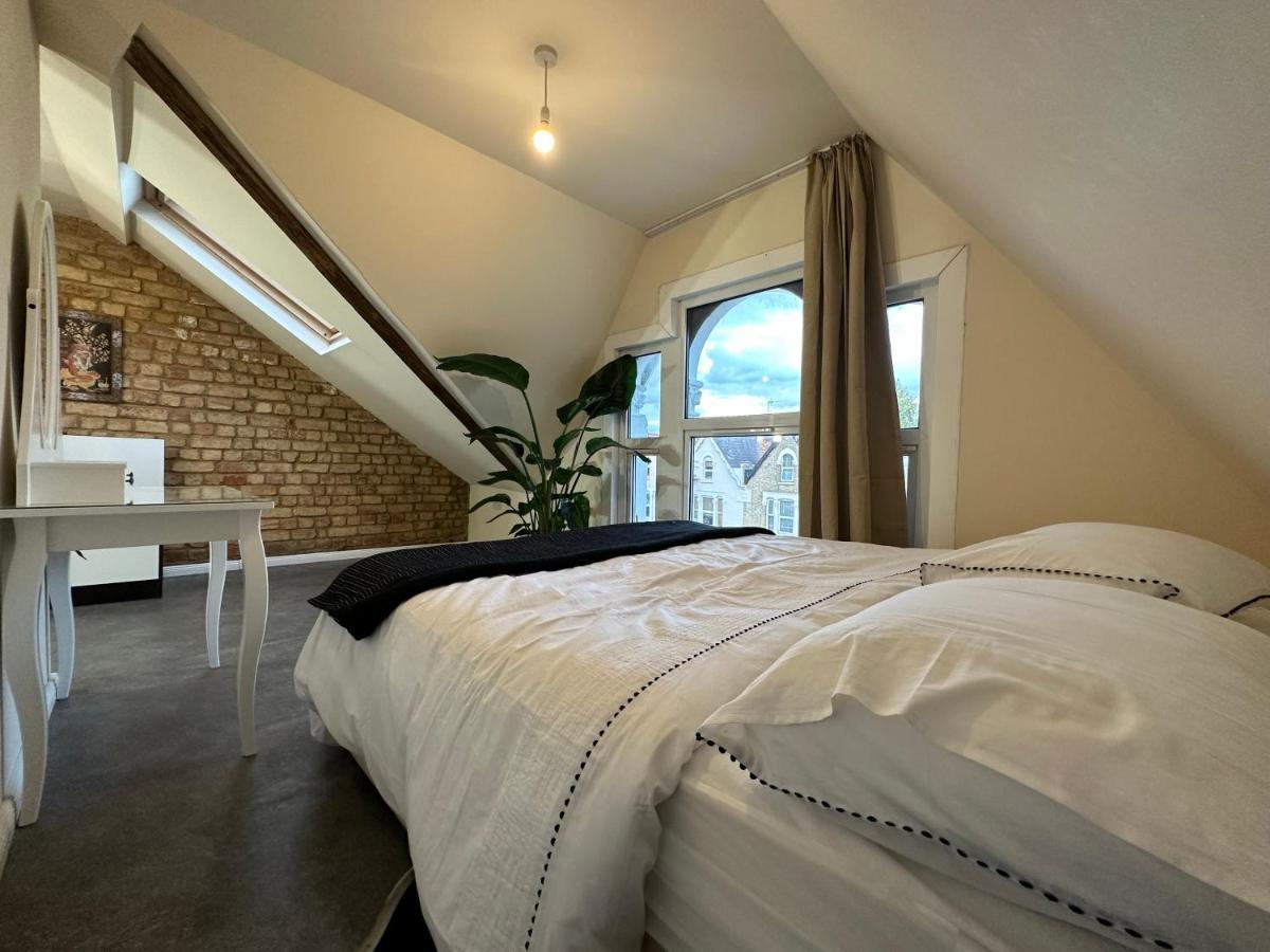 North London A Spacious 7 Bedroom House Accommodating Up To 18 People Complete With Own Gym And Table Tennis Exteriér fotografie