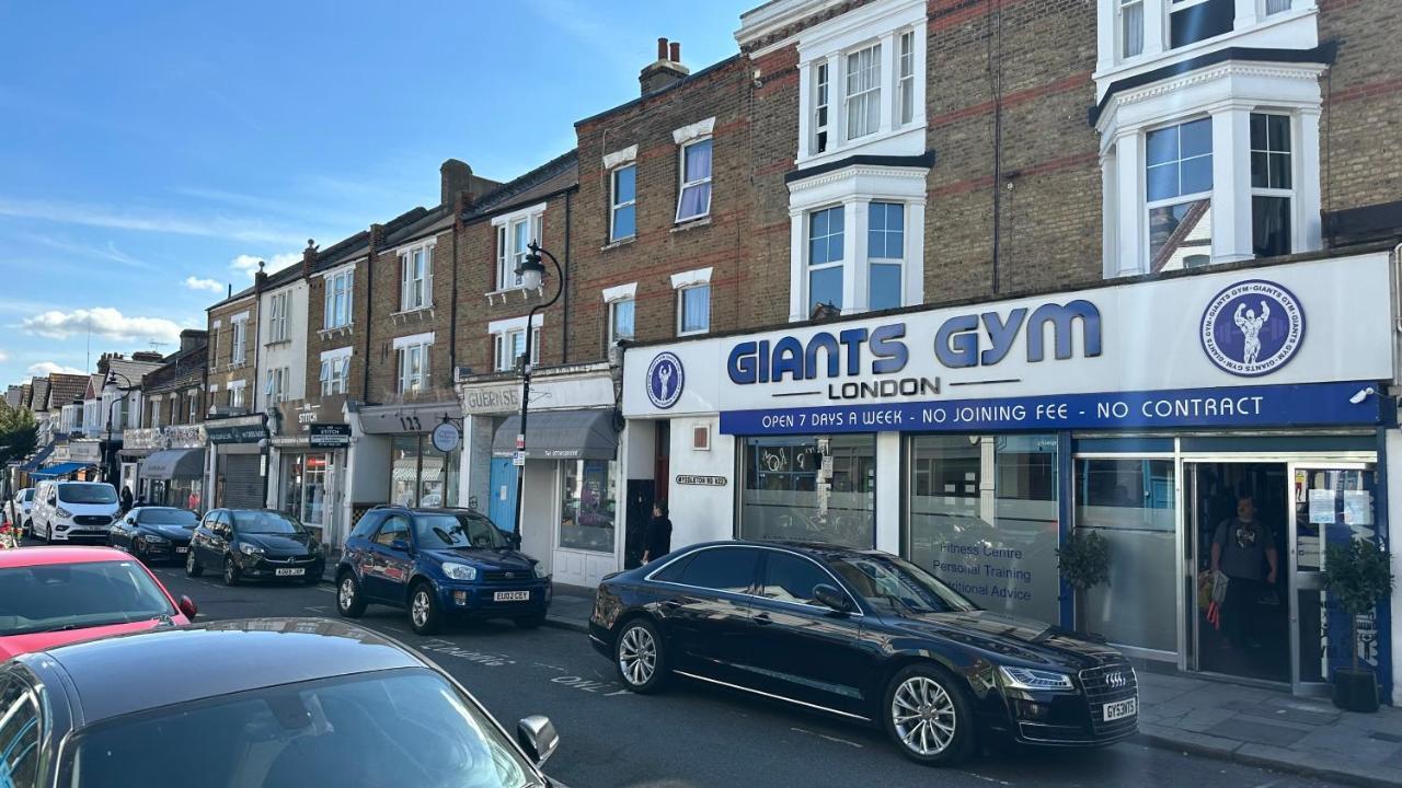 North London A Spacious 7 Bedroom House Accommodating Up To 18 People Complete With Own Gym And Table Tennis Exteriér fotografie