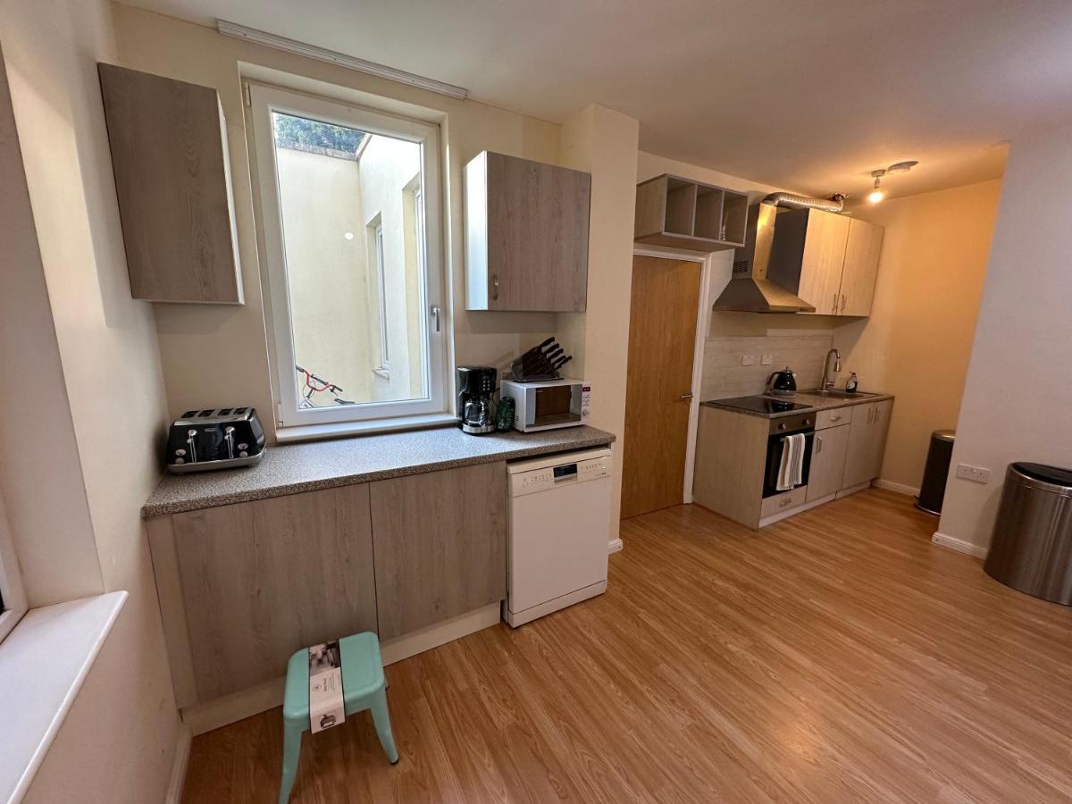 North London A Spacious 7 Bedroom House Accommodating Up To 18 People Complete With Own Gym And Table Tennis Exteriér fotografie