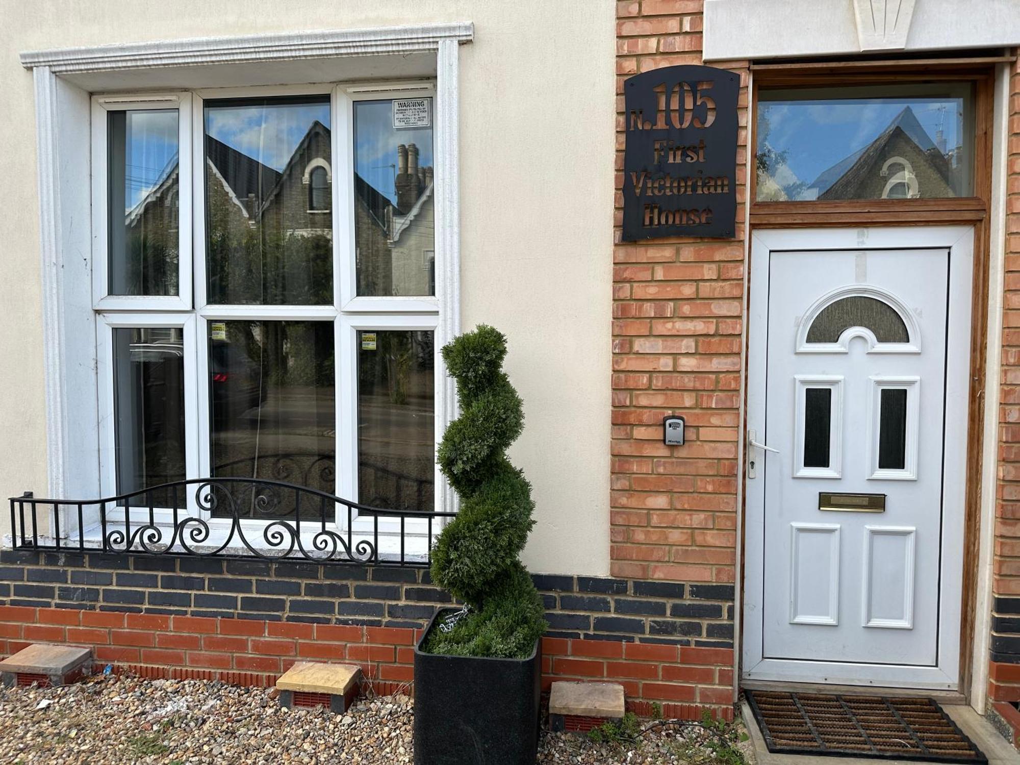 North London A Spacious 7 Bedroom House Accommodating Up To 18 People Complete With Own Gym And Table Tennis Exteriér fotografie