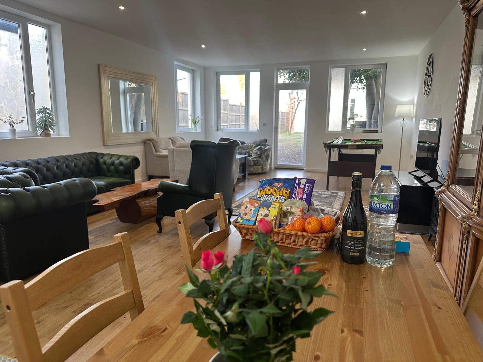 North London A Spacious 7 Bedroom House Accommodating Up To 18 People Complete With Own Gym And Table Tennis Exteriér fotografie